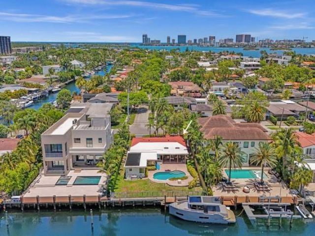 Home for sale at 12900 N Bayshore Dr - photo 5936236