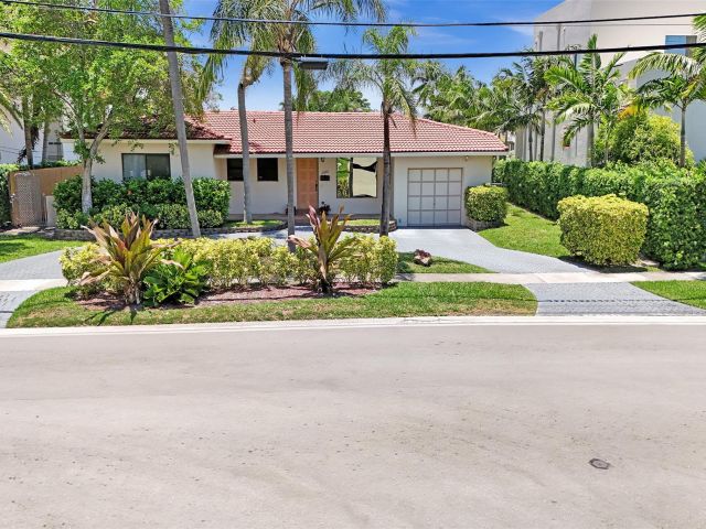 Home for sale at 12900 N Bayshore Dr - photo 5936237