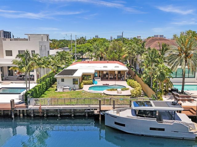 Home for sale at 12900 N Bayshore Dr - photo 5936239