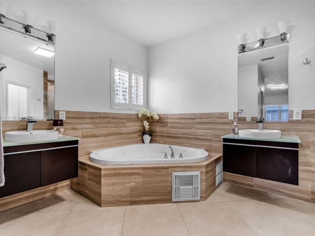 Home for sale at 16075 SW 149th Ter - photo 6270358