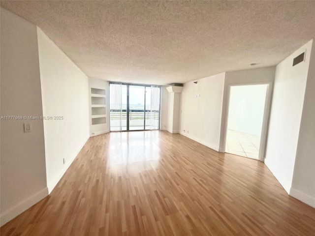 Apartment for sale  Unit #1607 - photo 5906303