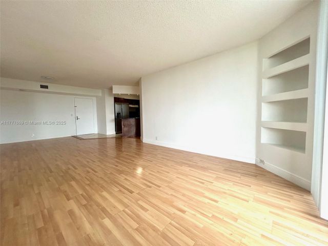 Apartment for sale  Unit #1607 - photo 5906307