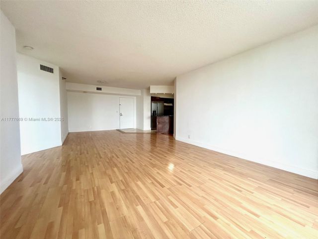 Apartment for sale  Unit #1607 - photo 5906308