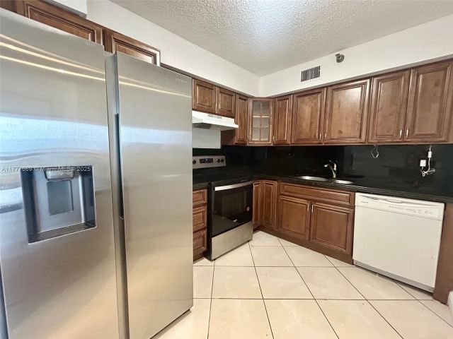 Apartment for sale  Unit #1607 - photo 5906310