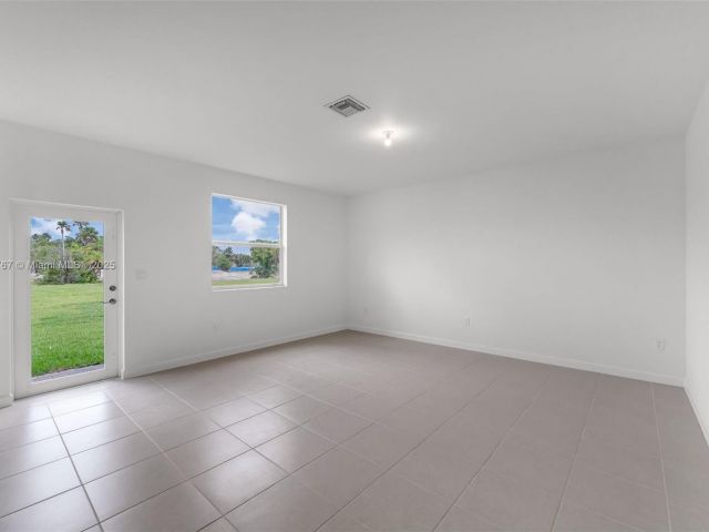 Home for rent at 2700 SE 23 Ave - photo 6200698