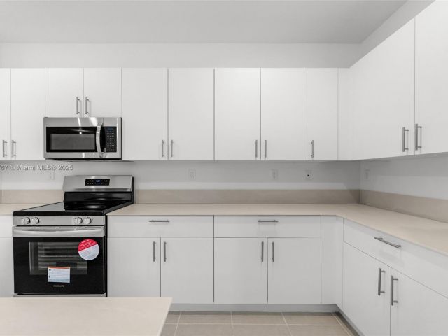 Home for rent at 2700 SE 23 Ave - photo 6200699