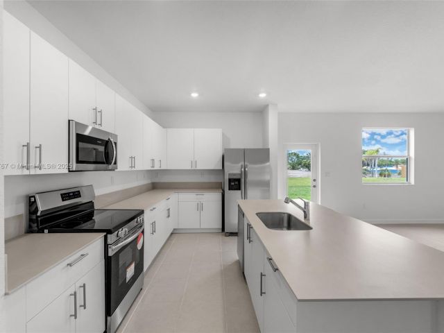 Home for rent at 2700 SE 23 Ave - photo 6200701