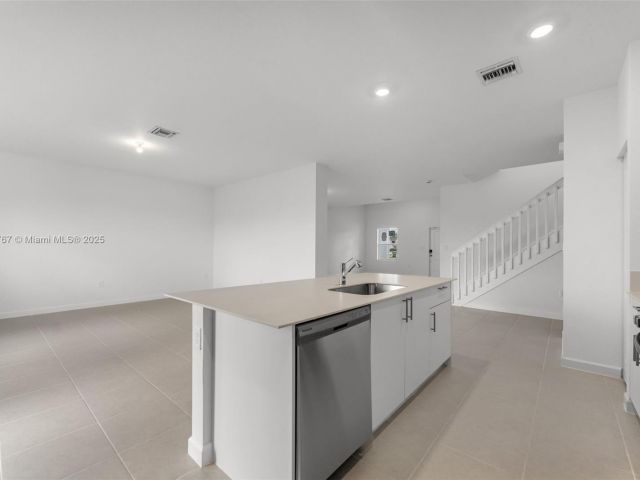 Home for rent at 2700 SE 23 Ave - photo 6200702