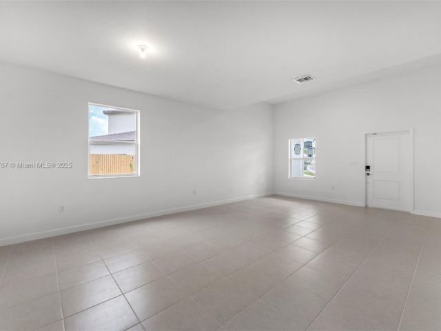 Home for rent at 2700 SE 23 Ave - photo 6200706