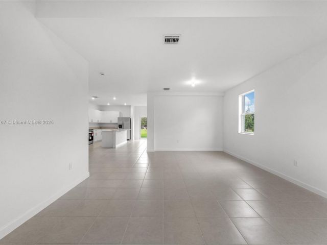 Home for rent at 2700 SE 23 Ave - photo 6200707