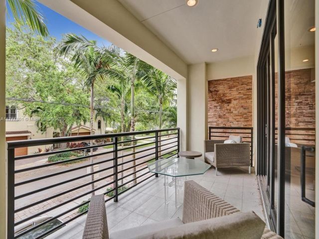 Home for sale at 207 NE 13th Ave 207 - photo 5939480