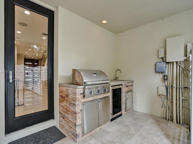 Home for sale at 207 NE 13th Ave 207 - photo 5939481