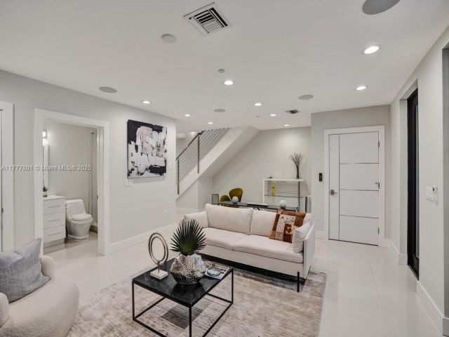 Home for sale at 207 NE 13th Ave 207 - photo 5939483