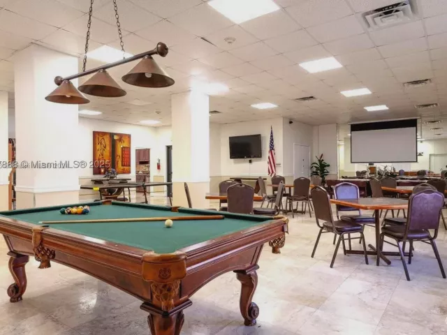 1-bedroom condo for rent in Hollywood - 3505 S Ocean Dr 1011 - MondialRealty