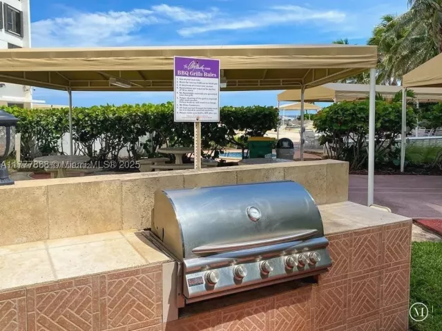 1-bedroom condo for rent in Hollywood - 3505 S Ocean Dr 1011 - MondialRealty