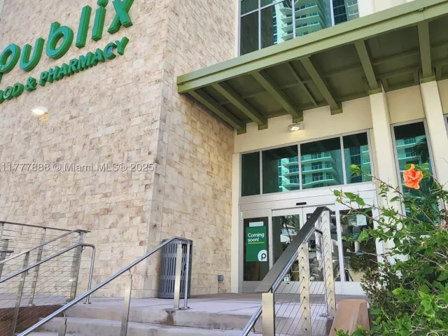 1-bedroom condo for rent in Hollywood - 3505 S Ocean Dr 1011 - MondialRealty