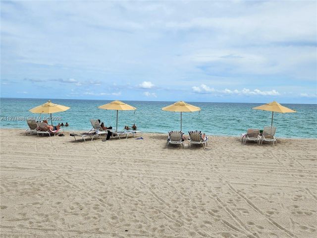 1-bedroom condo for rent in Hollywood - 3505 S Ocean Dr 1011 - MondialRealty