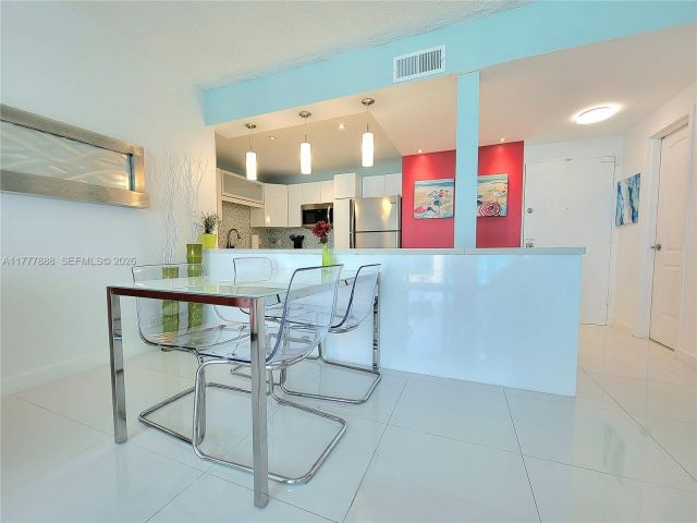 1-bedroom condo for rent in Hollywood - 3505 S Ocean Dr 1011 - MondialRealty