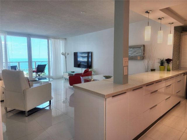 1-bedroom condo for rent in Hollywood - 3505 S Ocean Dr 1011 - MondialRealty