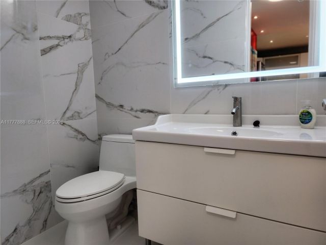 1-bedroom condo for rent in Hollywood - 3505 S Ocean Dr 1011 - MondialRealty