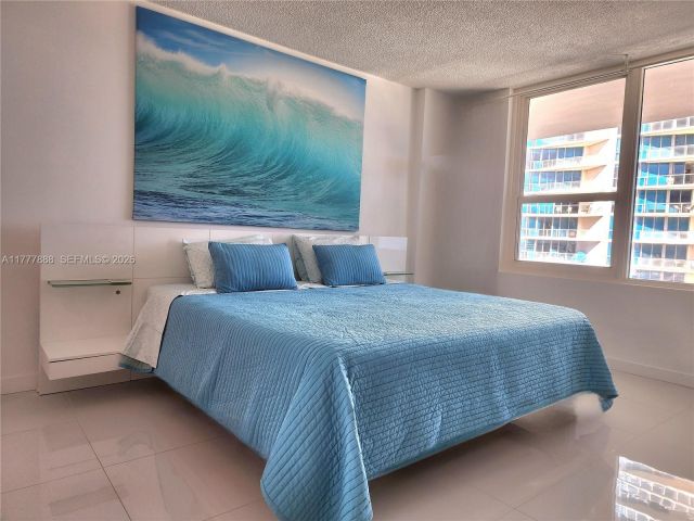 1-bedroom condo for rent in Hollywood - 3505 S Ocean Dr 1011 - MondialRealty