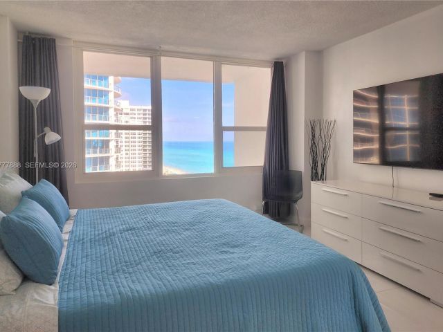 1-bedroom condo for rent in Hollywood - 3505 S Ocean Dr 1011 - MondialRealty