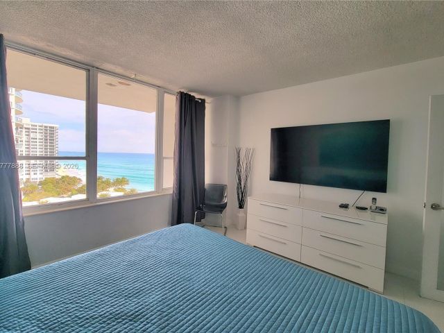 1-bedroom condo for rent in Hollywood - 3505 S Ocean Dr 1011 - MondialRealty