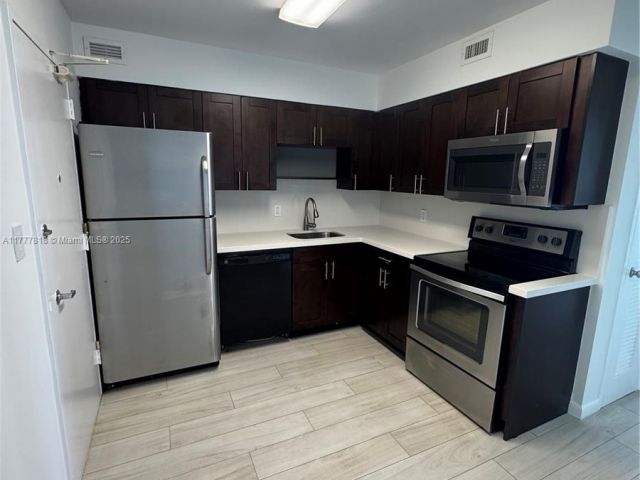 Apartment for rent  Unit #1206 - photo 5906734