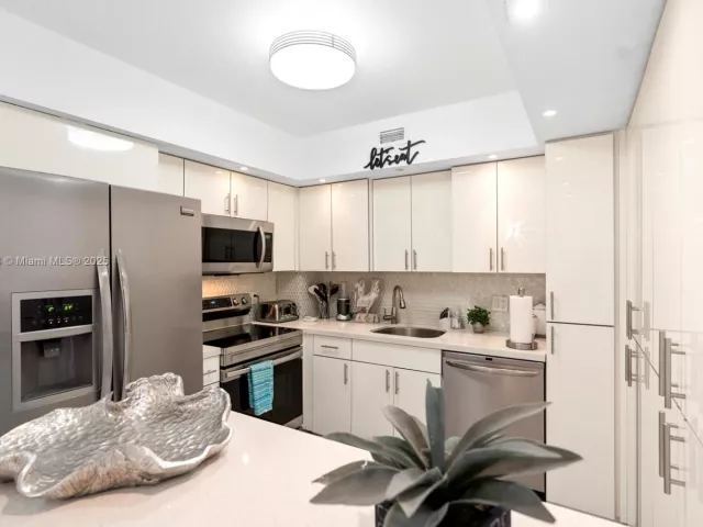 2-bedroom condo for sale in Hallandale Beach - 1950 S Ocean Dr 12H - MondialRealty