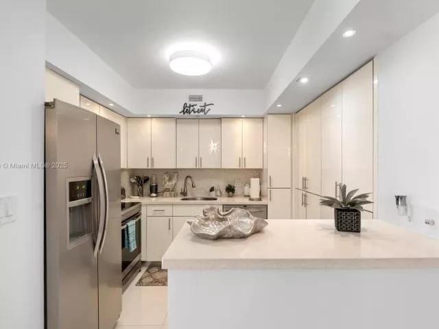 2-bedroom condo for sale in Hallandale Beach - 1950 S Ocean Dr 12H - MondialRealty