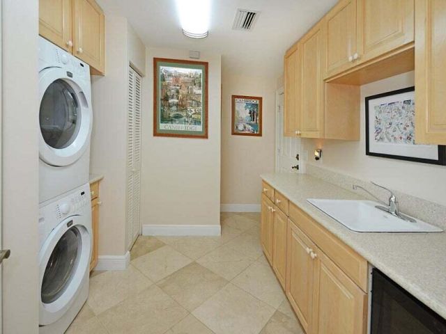 Home for rent at 885 NE Mulberry Drive - photo 5971126