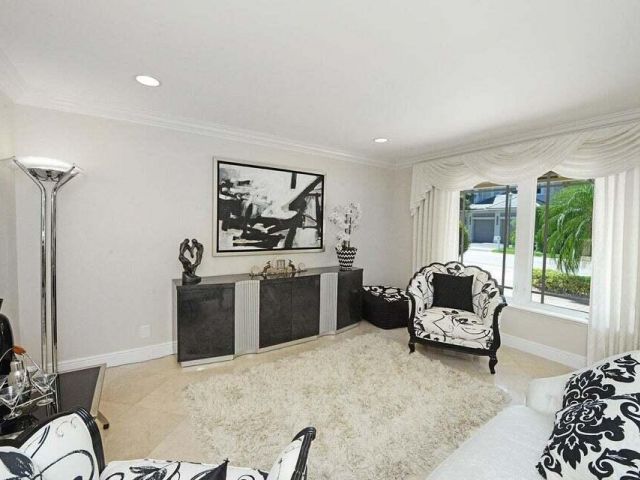 Home for rent at 885 NE Mulberry Drive - photo 5971136