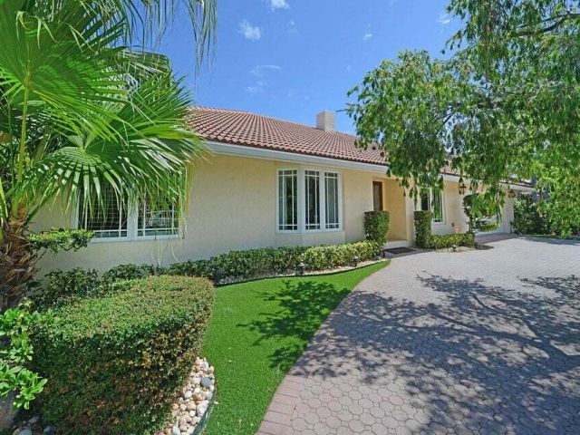 Home for rent at 885 NE Mulberry Drive - photo 5971142