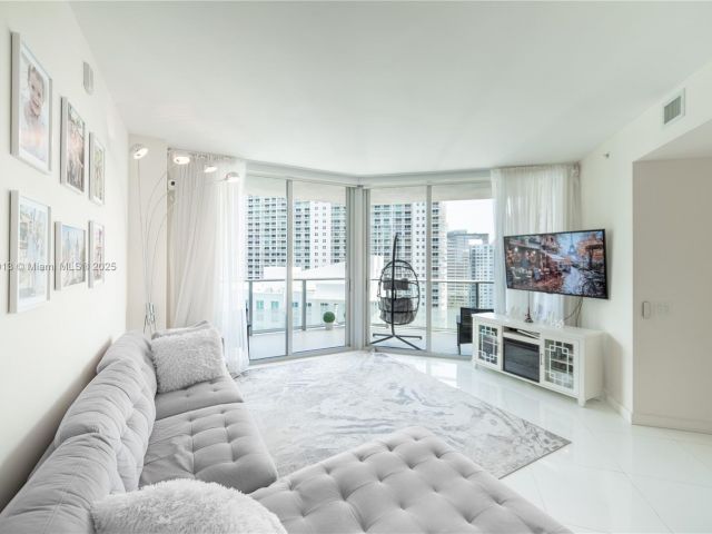 Apartment for sale  Unit #2710 - photo 6157009