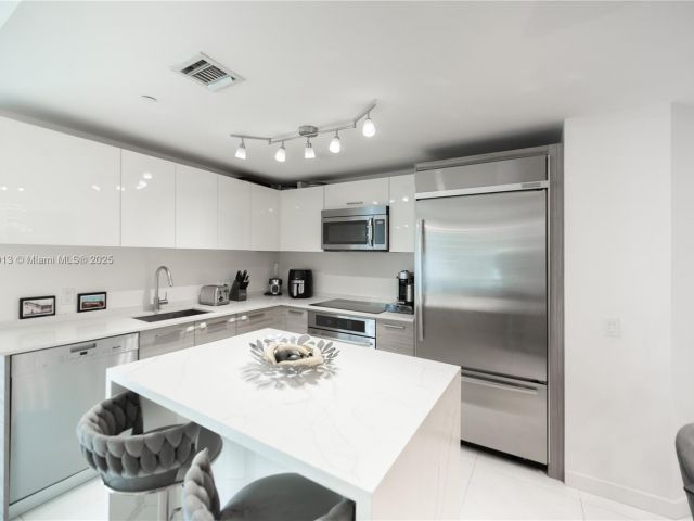 Apartment for sale  Unit #2710 - photo 6157012