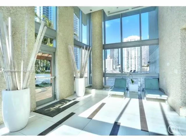 2-bedroom condo for sale in Miami - 92 SW 3rd St 4104 - MondialRealty