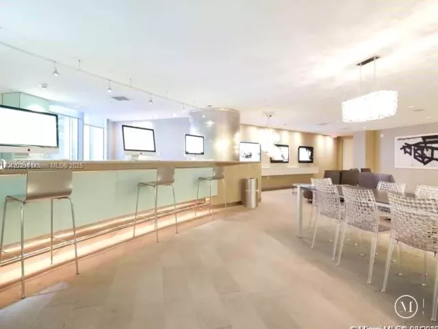 2-bedroom condo for sale in Miami - 92 SW 3rd St 4104 - MondialRealty