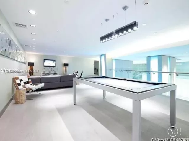 2-bedroom condo for sale in Miami - 92 SW 3rd St 4104 - MondialRealty