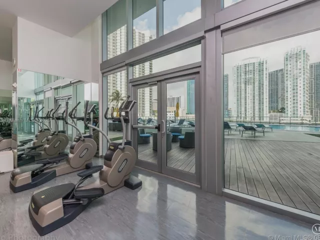 2-bedroom condo for sale in Miami - 92 SW 3rd St 4104 - MondialRealty