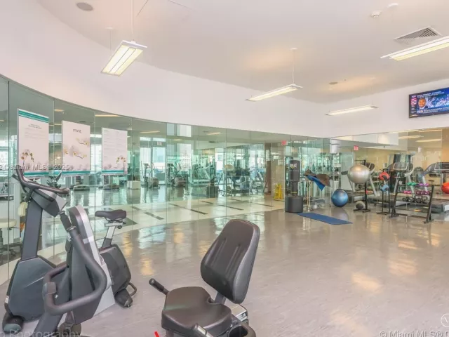 2-bedroom condo for sale in Miami - 92 SW 3rd St 4104 - MondialRealty