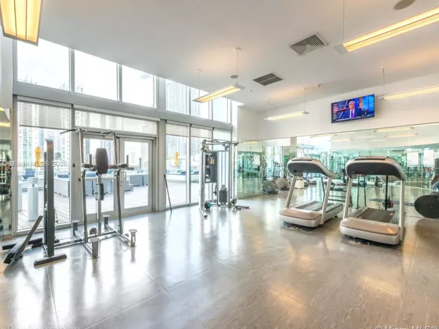 2-bedroom condo for sale in Miami - 92 SW 3rd St 4104 - MondialRealty