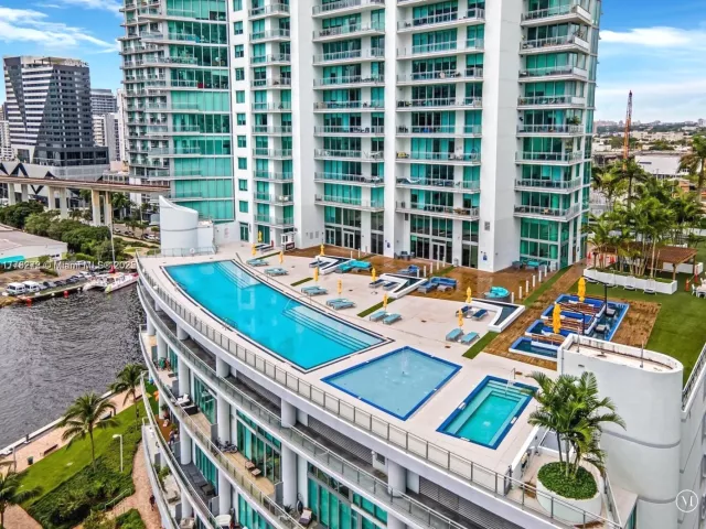 2-bedroom condo for sale in Miami - 92 SW 3rd St 4104 - MondialRealty