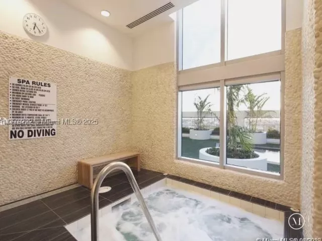 2-bedroom condo for sale in Miami - 92 SW 3rd St 4104 - MondialRealty
