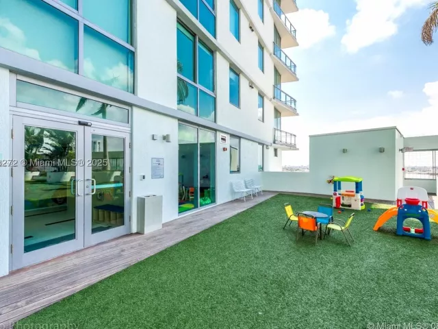 2-bedroom condo for sale in Miami - 92 SW 3rd St 4104 - MondialRealty