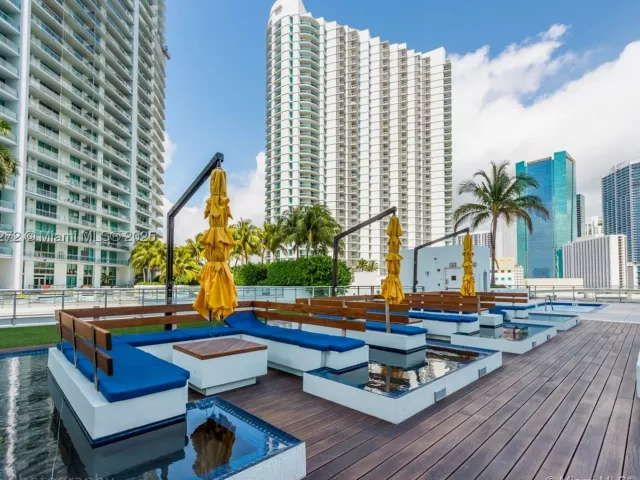 2-bedroom condo for sale in Miami - 92 SW 3rd St 4104 - MondialRealty