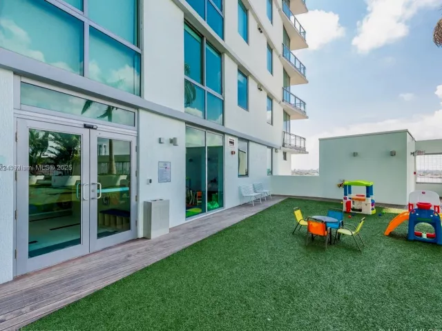 2-bedroom condo for sale in Miami - 92 SW 3rd St 4104 - MondialRealty
