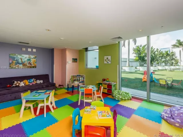 2-bedroom condo for sale in Miami - 92 SW 3rd St 4104 - MondialRealty