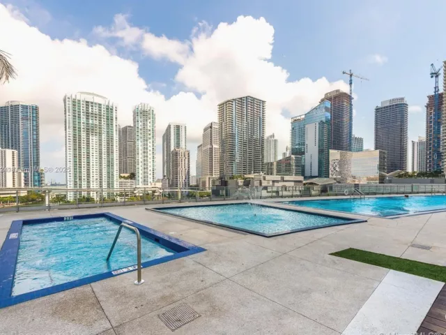 2-bedroom condo for sale in Miami - 92 SW 3rd St 4104 - MondialRealty