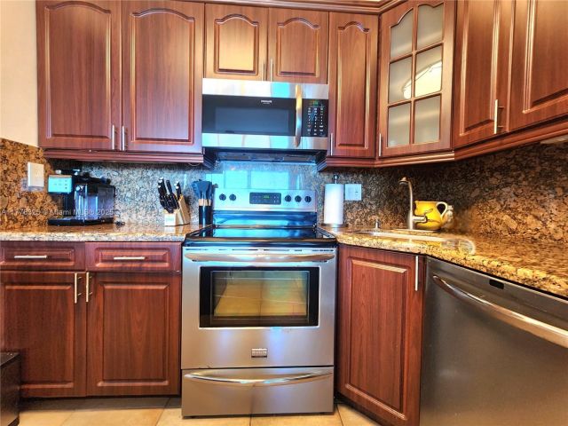 Apartment for rent  Unit #1107 - photo 5901617