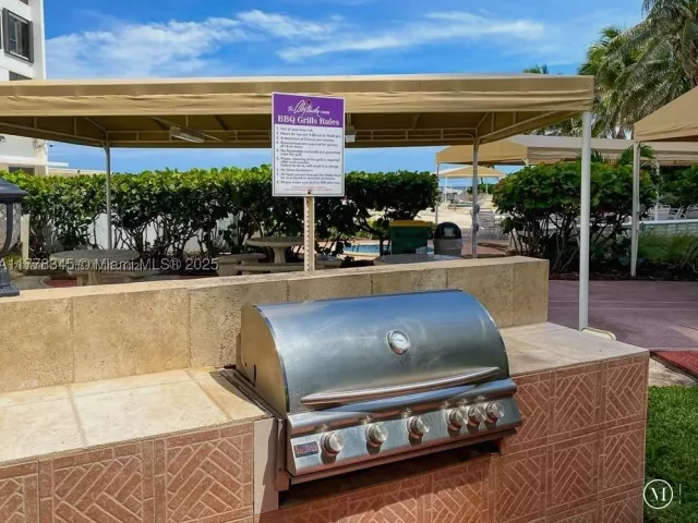 2-bedroom condo for rent in Hollywood - 3505 S Ocean Dr 610 - MondialRealty